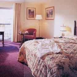 Aberdeen Marriott Hotel bedroom