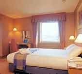 Holiday Inn Aberdeen bedroom