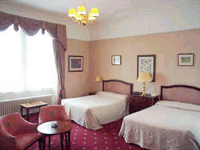 Mercure Aberdeen Caledonian bedroom