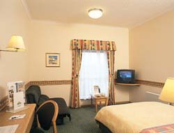 Days Inn Donington hotel bedroom