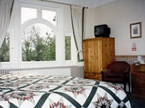 Gatwick Belmont Hotel bedroom