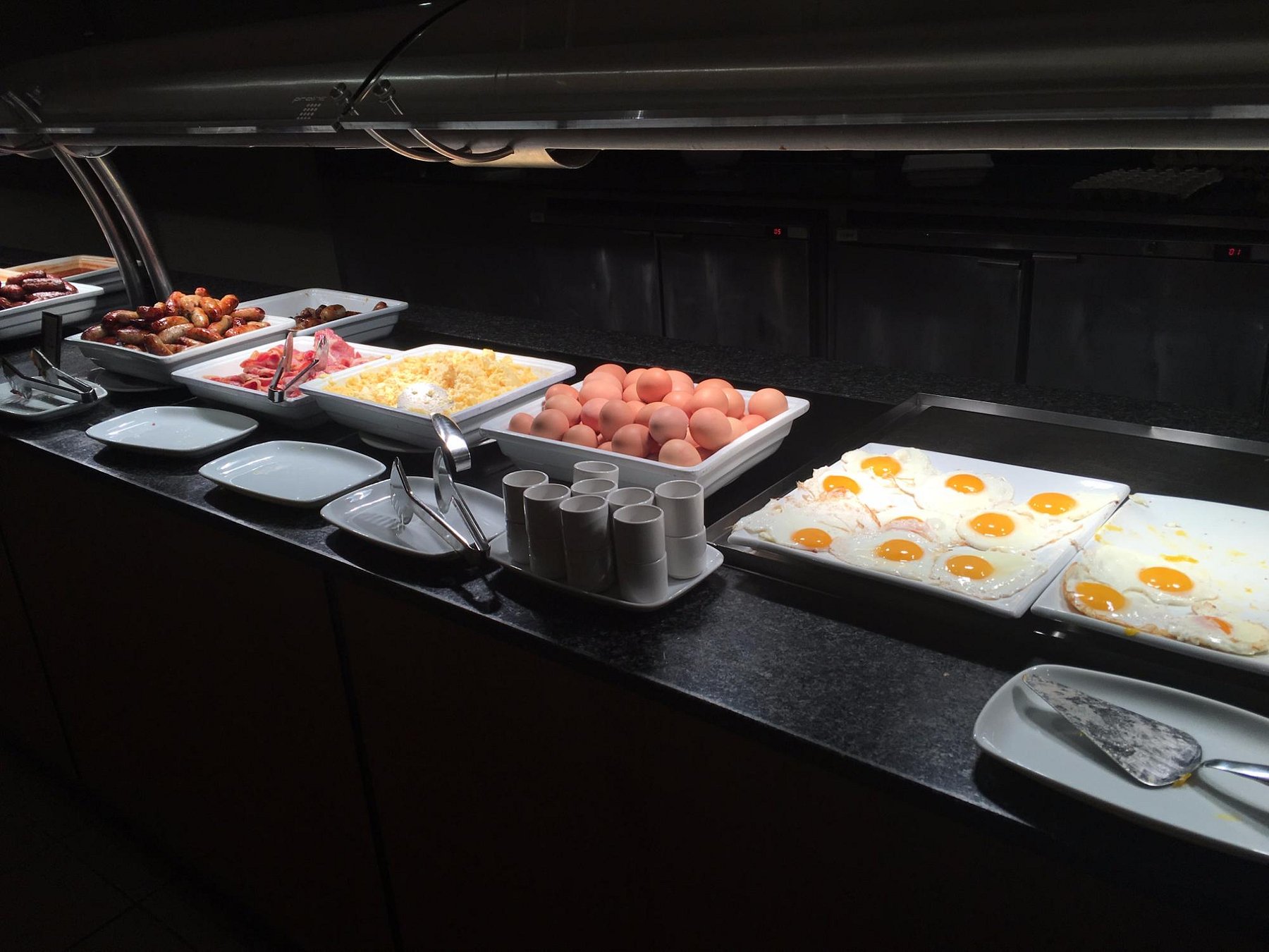 Hilton Gatwick buffet-breakfast