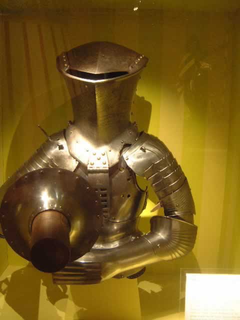 Royal ArmouriesSuit of Armour & Lance
